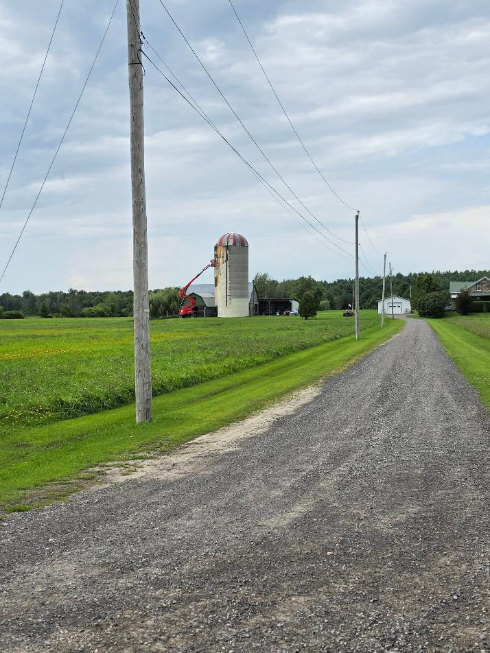 Gravel road leading toward Donna's family farm on Highway 4 near Huntingdon, Québec